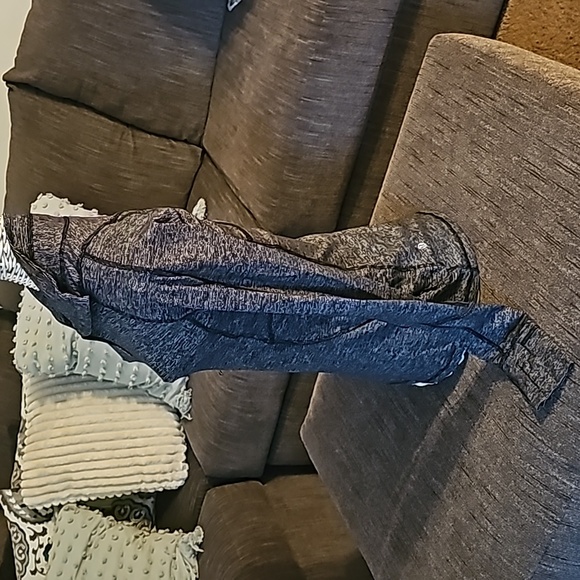 Lululemon Half Zip Long Sleeve, Size 6 - Picture 3 of 13